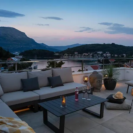 Nice Home In Zrnovo With 4 Bedrooms Korčula