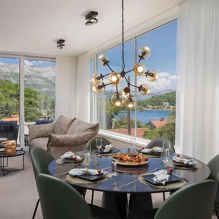 Nice Home In Zrnovo With 4 Bedrooms Feriehus