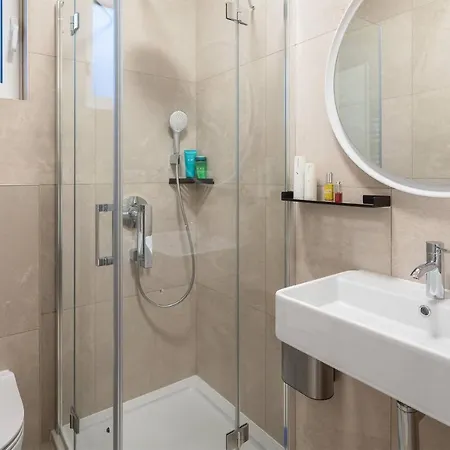 Nice Home In Zrnovo With 4 Bedrooms Feriehus