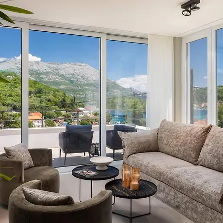 Nice Home In Zrnovo With 4 Bedrooms *